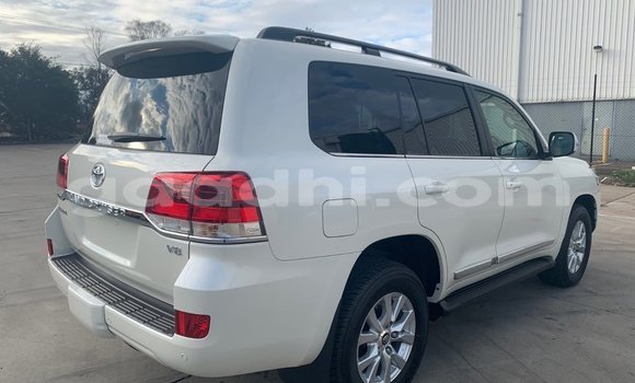 ይግዙ ያገለገለ Toyota Land Cruiser ነጭ መኪና በ ባንድሩሞኢዮ በ ባሪ ይግዙ ያገለገለ Toyota Land Cruiser ነጭ መኪና በ ባንድሩሞኢዮ በ ባሪ