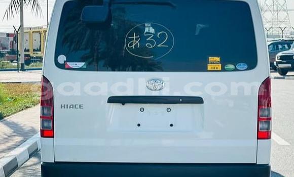 اشتري مستعمل Toyota Hiace أبيض سيارة في Bandarmu'ayo في باري اشتري مستعمل Toyota Hiace أبيض سيارة في Bandarmu'ayo في باري