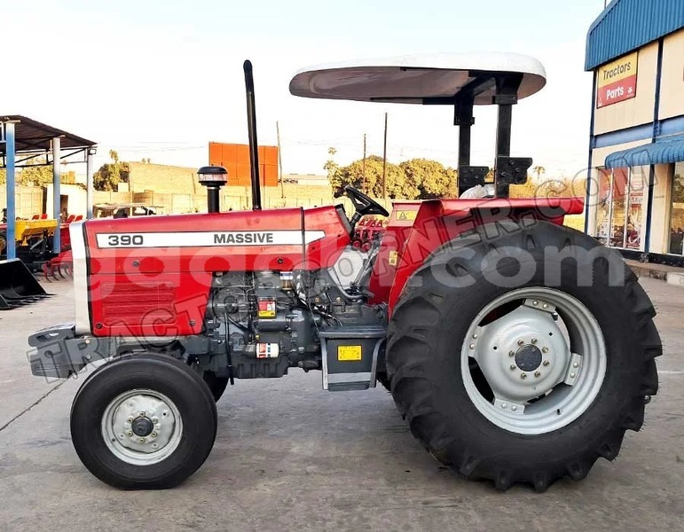 Big with watermark caterpillar 120 somalia mogadishu 6172