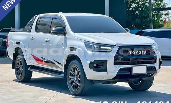 Buy Used Toyota Hiluxe Revo White Car in Mogadishu in Somalia