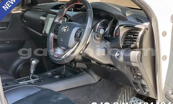 Buy Used Toyota Hiluxe Revo White Car in Mogadishu in Somalia Buy Used Toyota Hiluxe Revo White Car in Mogadishu in Somalia