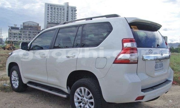 Buy Used Toyota Land Cruiser Prado White Car in Mogadishu in Somalia