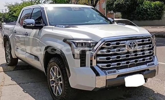 Buy Used Toyota Tundra White Car in Bandarmu'ayo in Bari Buy Used Toyota Tundra White Car in Bandarmu'ayo in Bari