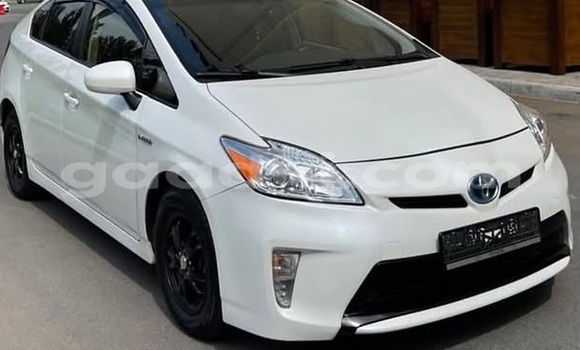 Buy Used Toyota Prius White Car in Bandarmu'ayo in Bari Buy Used Toyota Prius White Car in Bandarmu'ayo in Bari