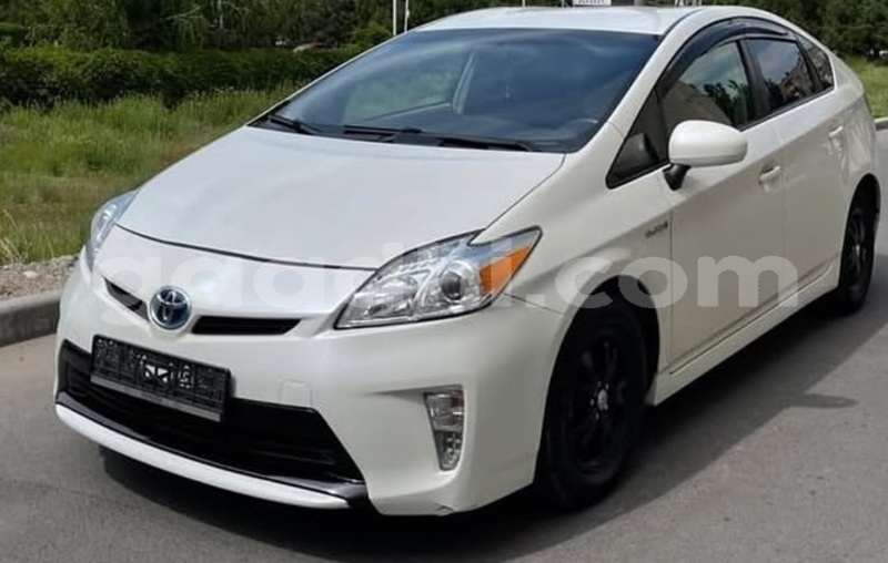 Big with watermark toyota prius bari bandarmu ayo 6212