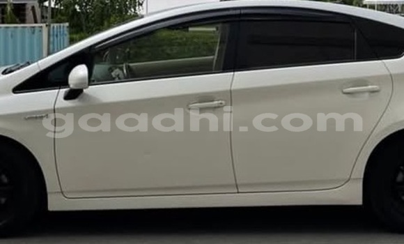 Buy Used Toyota Prius White Car in Bandarmu'ayo in Bari Buy Used Toyota Prius White Car in Bandarmu'ayo in Bari