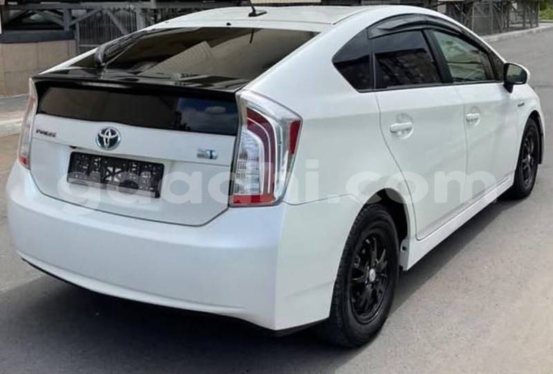 Big with watermark toyota prius bari bandarmu ayo 6212