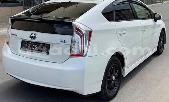 Buy Used Toyota Prius White Car in Bandarmu'ayo in Bari Buy Used Toyota Prius White Car in Bandarmu'ayo in Bari