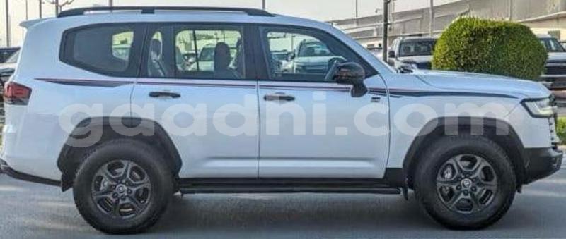 Big with watermark toyota land cruiser bari bandarmu ayo 6217
