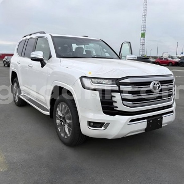 Big with watermark toyota land cruiser somalia mogadishu 6221