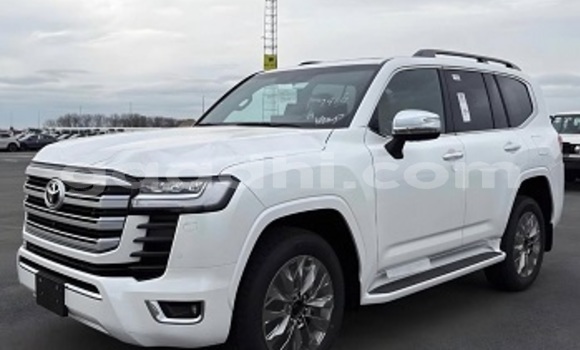 Buy Used Toyota Land Cruiser White Car in Mogadishu in Somalia Buy Used Toyota Land Cruiser White Car in Mogadishu in Somalia