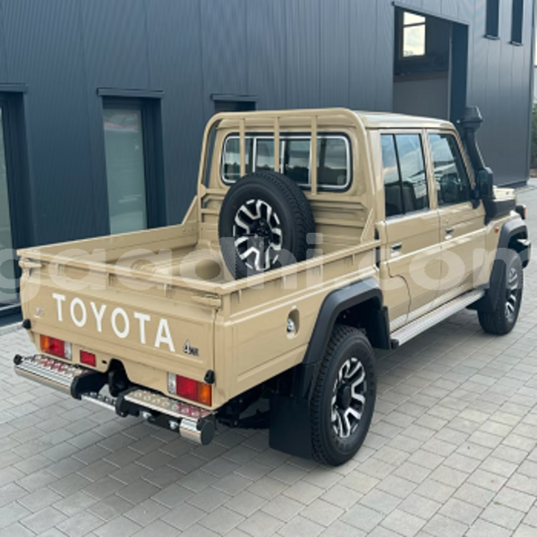 Big with watermark toyota land cruiser somalia mogadishu 6222
