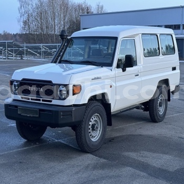 Big with watermark toyota land cruiser somalia mogadishu 6228