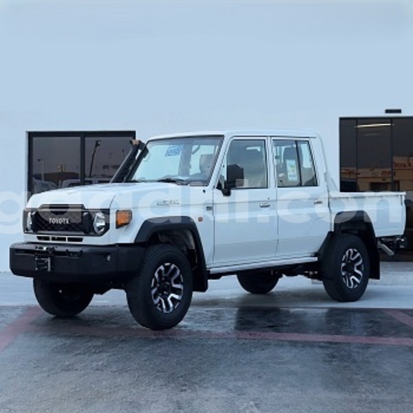 Big with watermark toyota land cruiser somalia mogadishu 6228