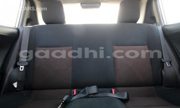 اشتري Imported Toyota Yaris أبيض سيارة في Import - Dubai في الصومال اشتري Imported Toyota Yaris أبيض سيارة في Import - Dubai في الصومال