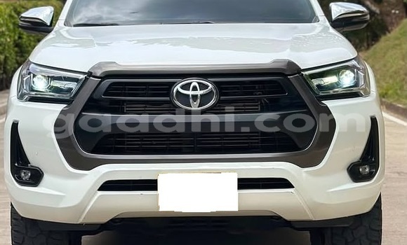Acheter Occasion Voiture Toyota Hilux Blanc à Bandarmu'ayo, Bari Acheter Occasion Voiture Toyota Hilux Blanc à Bandarmu'ayo, Bari