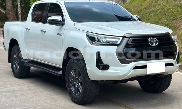 Acheter Occasion Voiture Toyota Hilux Blanc à Bandarmu'ayo, Bari Acheter Occasion Voiture Toyota Hilux Blanc à Bandarmu'ayo, Bari