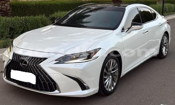 ይግዙ ያገለገለ Lexus ES ነጭ መኪና በ ባንድሩሞኢዮ በ ባሪ