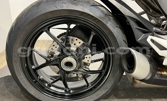Buy Import Ducati Streetfighter Red Bike in Afgooye in Somalia Buy Import Ducati Streetfighter Red Bike in Afgooye in Somalia