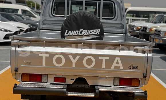 Nunua Ilio tumika Toyota Land Cruiser Fedha Gari ndani ya Hargeysa nchini Somaliland Nunua Ilio tumika Toyota Land Cruiser Fedha Gari ndani ya Hargeysa nchini Somaliland