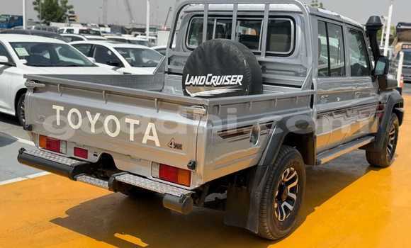 Nunua Ilio tumika Toyota Land Cruiser Fedha Gari ndani ya Hargeysa nchini Somaliland Nunua Ilio tumika Toyota Land Cruiser Fedha Gari ndani ya Hargeysa nchini Somaliland