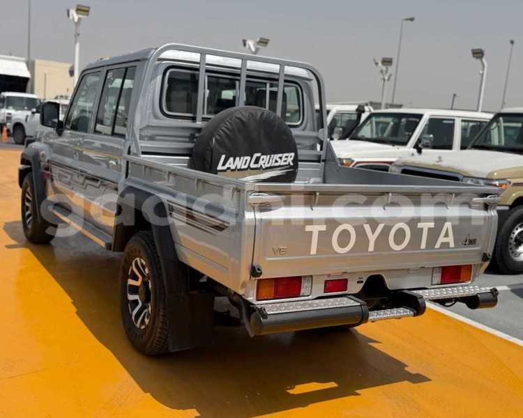 Big with watermark toyota land cruiser somalia mogadishu 6269