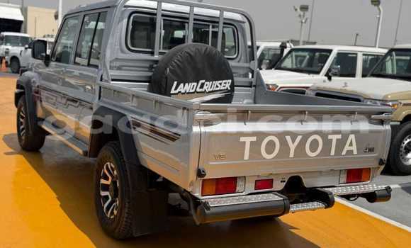 Nunua Ilio tumika Toyota Land Cruiser Fedha Gari ndani ya Mogadishu nchini Somalia Nunua Ilio tumika Toyota Land Cruiser Fedha Gari ndani ya Mogadishu nchini Somalia