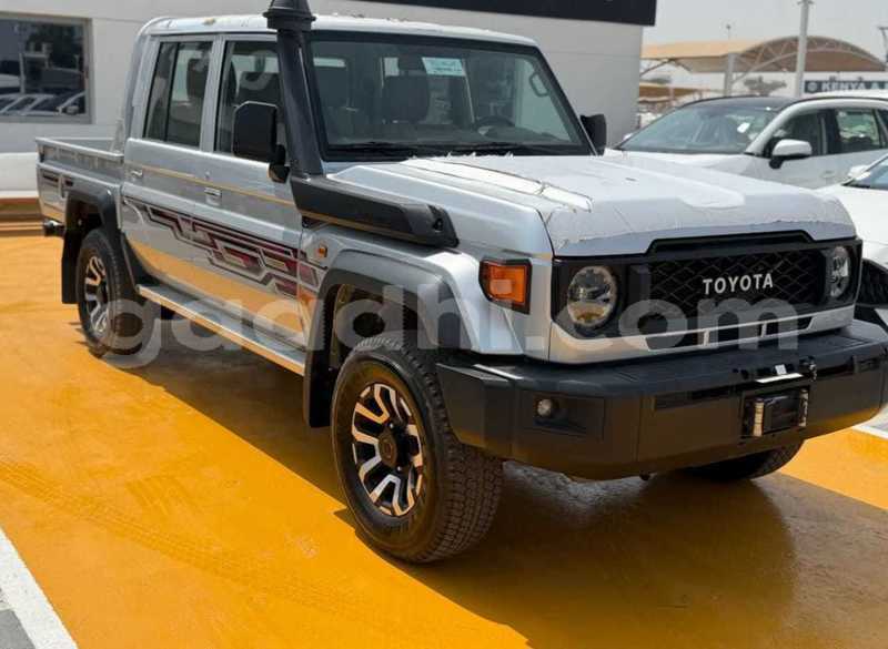 Big with watermark toyota land cruiser somalia mogadishu 6269