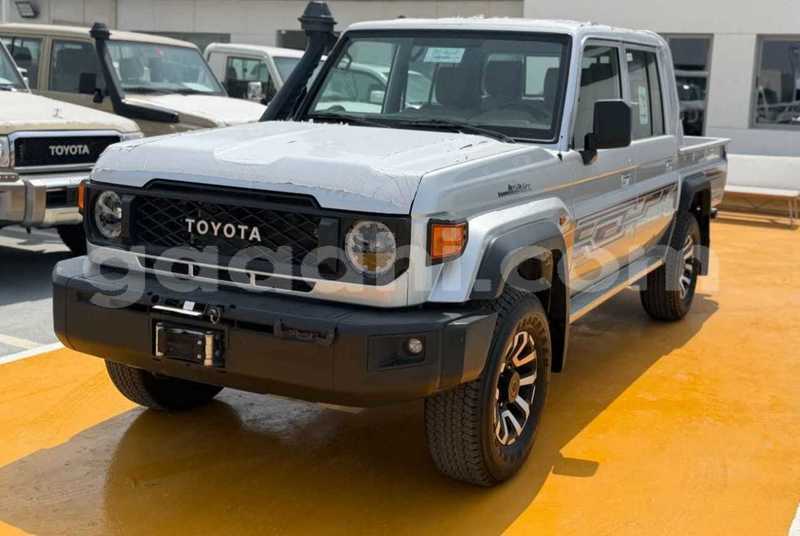 Big with watermark toyota land cruiser somalia mogadishu 6269