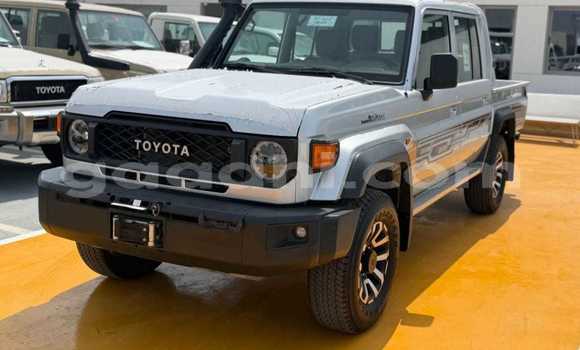Nunua Ilio tumika Toyota Land Cruiser Fedha Gari ndani ya Mogadishu nchini Somalia Nunua Ilio tumika Toyota Land Cruiser Fedha Gari ndani ya Mogadishu nchini Somalia