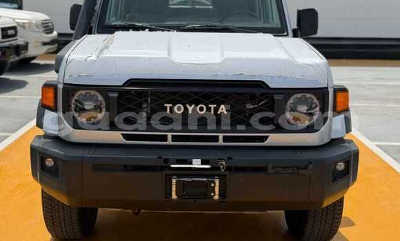 Nunua Ilio tumika Toyota Land Cruiser Fedha Gari ndani ya Mogadishu nchini Somalia Nunua Ilio tumika Toyota Land Cruiser Fedha Gari ndani ya Mogadishu nchini Somalia