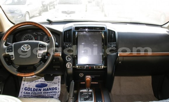 اشتري Imported Toyota Land Cruiser آخر سيارة في Import - Dubai في الصومال اشتري Imported Toyota Land Cruiser آخر سيارة في Import - Dubai في الصومال