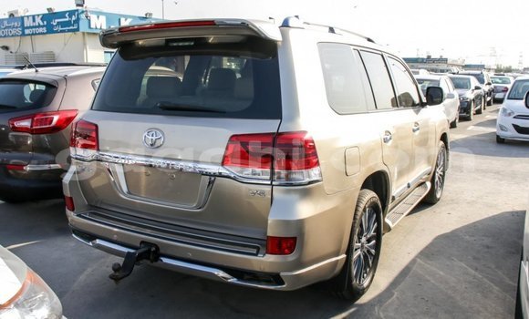 اشتري Imported Toyota Land Cruiser آخر سيارة في Import - Dubai في الصومال اشتري Imported Toyota Land Cruiser آخر سيارة في Import - Dubai في الصومال