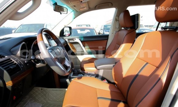 Imported Toyota Prado White Makiinaa iti Import - Dubai keessatti Somalia keessatti Imported Toyota Prado White Makiinaa iti Import - Dubai keessatti Somalia keessatti