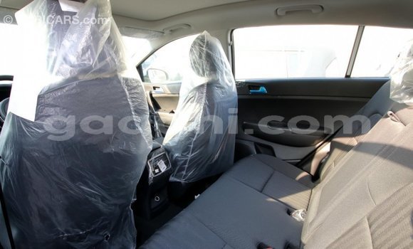 Imported Kia Sportage White Makiinaa iti Import - Dubai keessatti Somalia keessatti Imported Kia Sportage White Makiinaa iti Import - Dubai keessatti Somalia keessatti