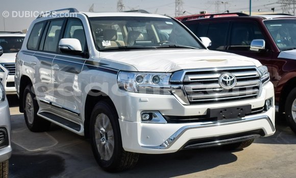 Imported Toyota Land Cruiser White Makiinaa iti Import - Dubai keessatti Somalia keessatti Imported Toyota Land Cruiser White Makiinaa iti Import - Dubai keessatti Somalia keessatti