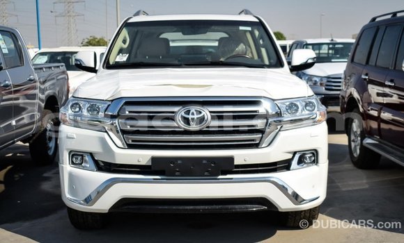 Imported Toyota Land Cruiser White Makiinaa iti Import - Dubai keessatti Somalia keessatti Imported Toyota Land Cruiser White Makiinaa iti Import - Dubai keessatti Somalia keessatti