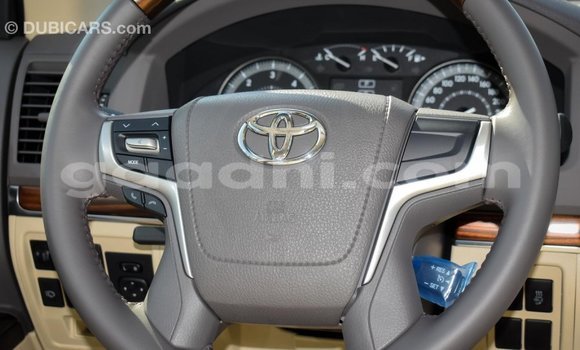Imported Toyota Land Cruiser White Makiinaa iti Import - Dubai keessatti Somalia keessatti Imported Toyota Land Cruiser White Makiinaa iti Import - Dubai keessatti Somalia keessatti