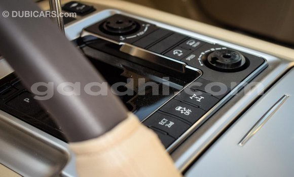 Imported Toyota Land Cruiser White Makiinaa iti Import - Dubai keessatti Somalia keessatti Imported Toyota Land Cruiser White Makiinaa iti Import - Dubai keessatti Somalia keessatti