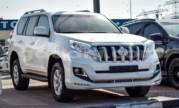 Acheter Import Voiture Toyota Prado Blanc à Import - Dubai, Somalie Acheter Import Voiture Toyota Prado Blanc à Import - Dubai, Somalie
