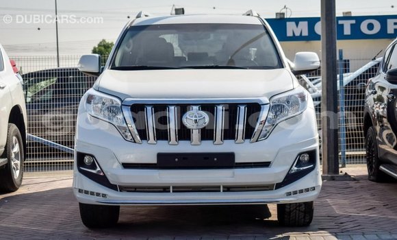 Acheter Import Voiture Toyota Prado Blanc à Import - Dubai, Somalie Acheter Import Voiture Toyota Prado Blanc à Import - Dubai, Somalie