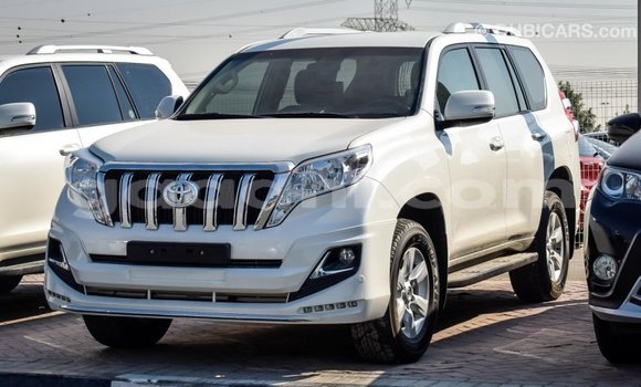 Acheter Import Voiture Toyota Prado Blanc à Import - Dubai, Somalie Acheter Import Voiture Toyota Prado Blanc à Import - Dubai, Somalie
