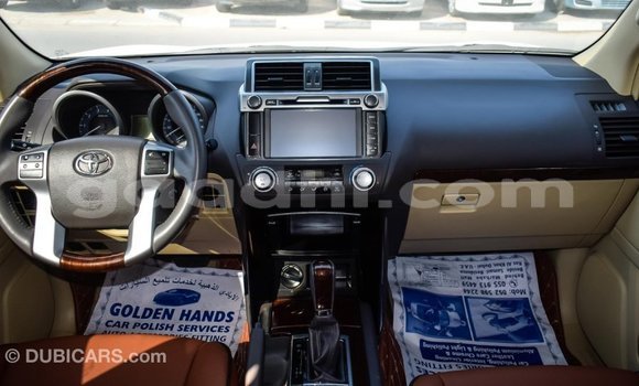 Acheter Import Voiture Toyota Prado Blanc à Import - Dubai, Somalie Acheter Import Voiture Toyota Prado Blanc à Import - Dubai, Somalie