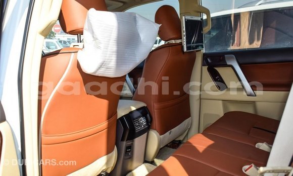 Acheter Import Voiture Toyota Prado Blanc à Import - Dubai, Somalie Acheter Import Voiture Toyota Prado Blanc à Import - Dubai, Somalie