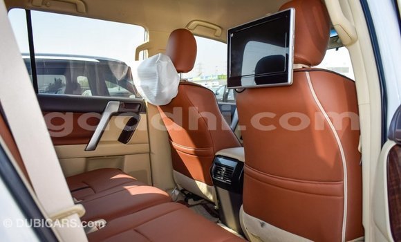 Acheter Import Voiture Toyota Prado Blanc à Import - Dubai, Somalie Acheter Import Voiture Toyota Prado Blanc à Import - Dubai, Somalie