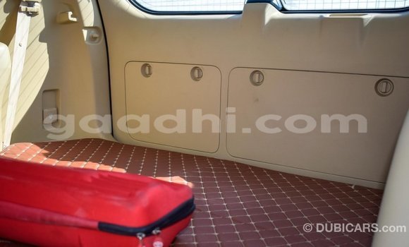 Acheter Import Voiture Toyota Prado Blanc à Import - Dubai, Somalie Acheter Import Voiture Toyota Prado Blanc à Import - Dubai, Somalie