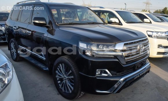ይግዙ Imported Toyota Land Cruiser ጥቁር መኪና በ Import - Dubai በ ሶማሊያ ይግዙ Imported Toyota Land Cruiser ጥቁር መኪና በ Import - Dubai በ ሶማሊያ