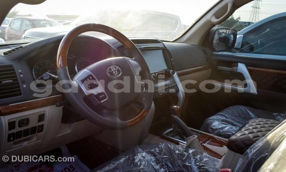 ይግዙ Imported Toyota Land Cruiser ጥቁር መኪና በ Import - Dubai በ ሶማሊያ ይግዙ Imported Toyota Land Cruiser ጥቁር መኪና በ Import - Dubai በ ሶማሊያ