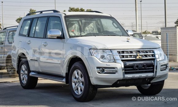 Imported Mitsubishi Pajero White Makiinaa iti Import - Dubai keessatti Somalia keessatti Imported Mitsubishi Pajero White Makiinaa iti Import - Dubai keessatti Somalia keessatti