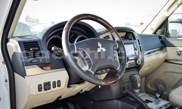 Imported Mitsubishi Pajero White Makiinaa iti Import - Dubai keessatti Somalia keessatti Imported Mitsubishi Pajero White Makiinaa iti Import - Dubai keessatti Somalia keessatti
